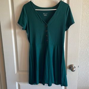 Large size 11 to 13 dress. Great condition! 58% polyester 33% rayon 9% spandex
